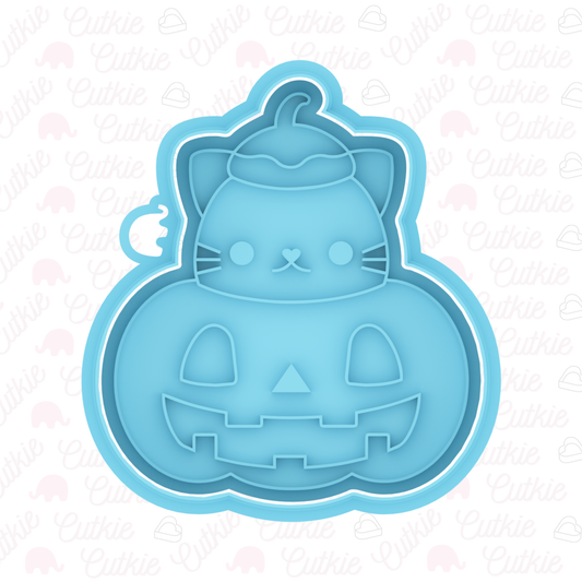 Ternurín dentro de una calabaza