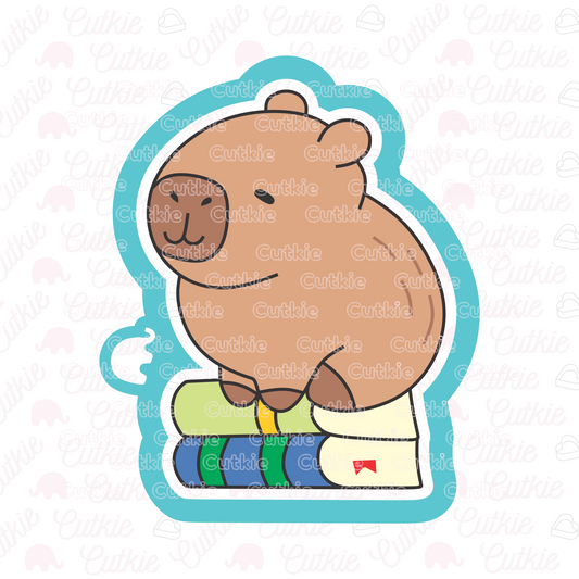 Capibara sobre libros