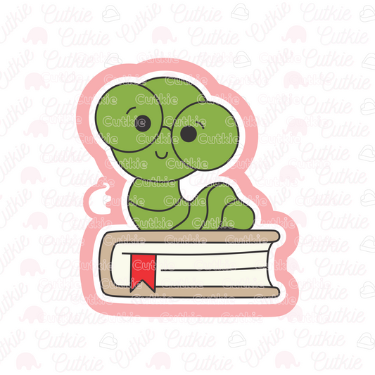 Oruga sobre libro
